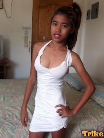 Skinny teen hooker Marilyn from Manila nude at Trike Patrol